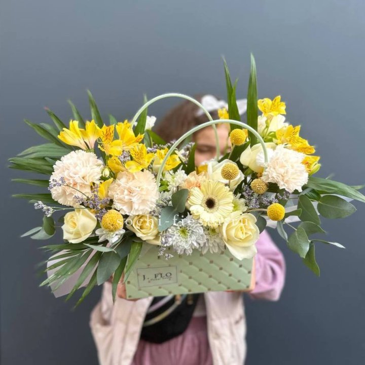 Сумочка с розами "Эпиа" в Астрахани