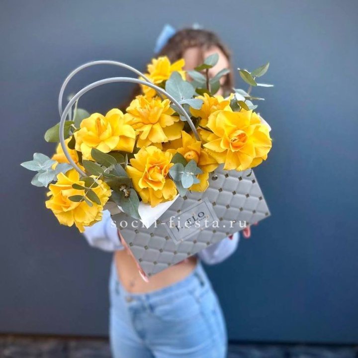 Сумочка с розами "Эдель" в Астрахани