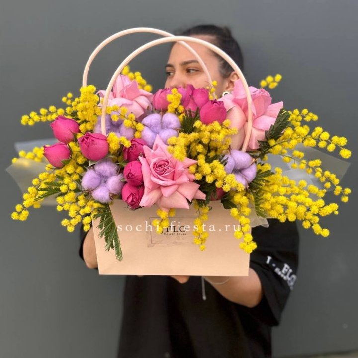 Сумочка мимозы и роз "Примавера" в Астрахани