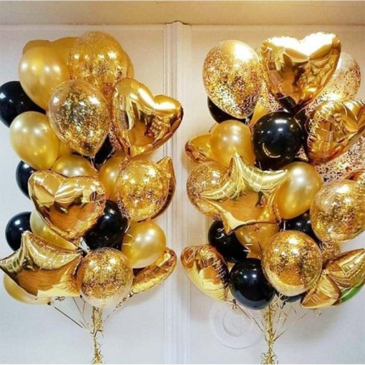 Фонтан шаров "Чёрное золото" в Астрахани