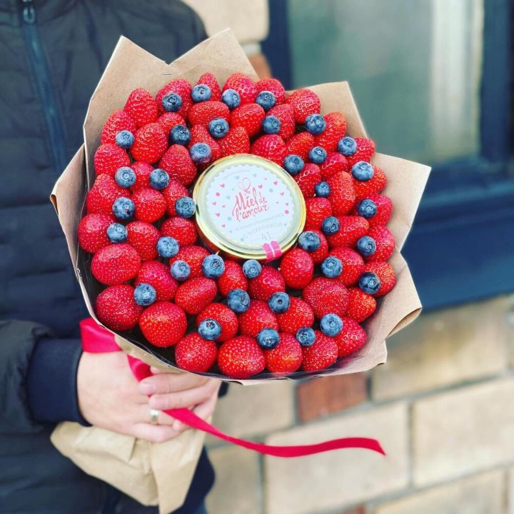 "Клубника и мёд" в Астрахани