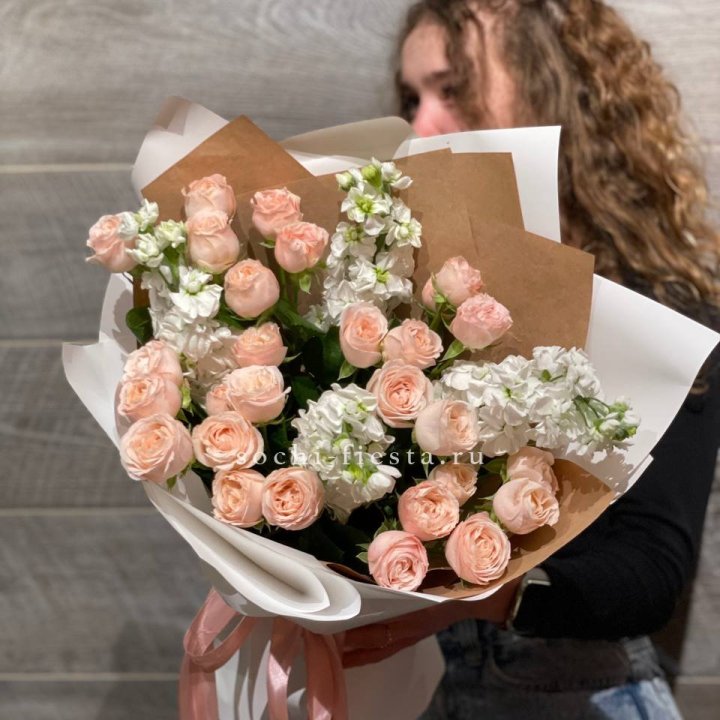 Букет бомбасти и маттиола в Астрахани