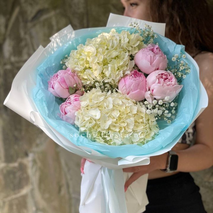 Букет с пионами "Блюсом" в Астрахани