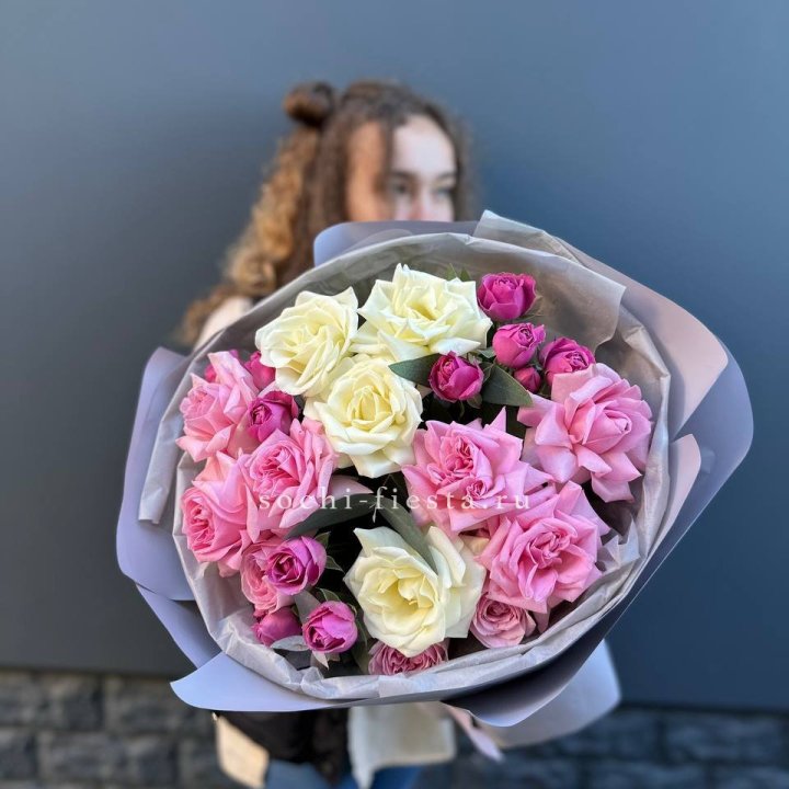 Букет французских и пионовидных роз в Астрахани