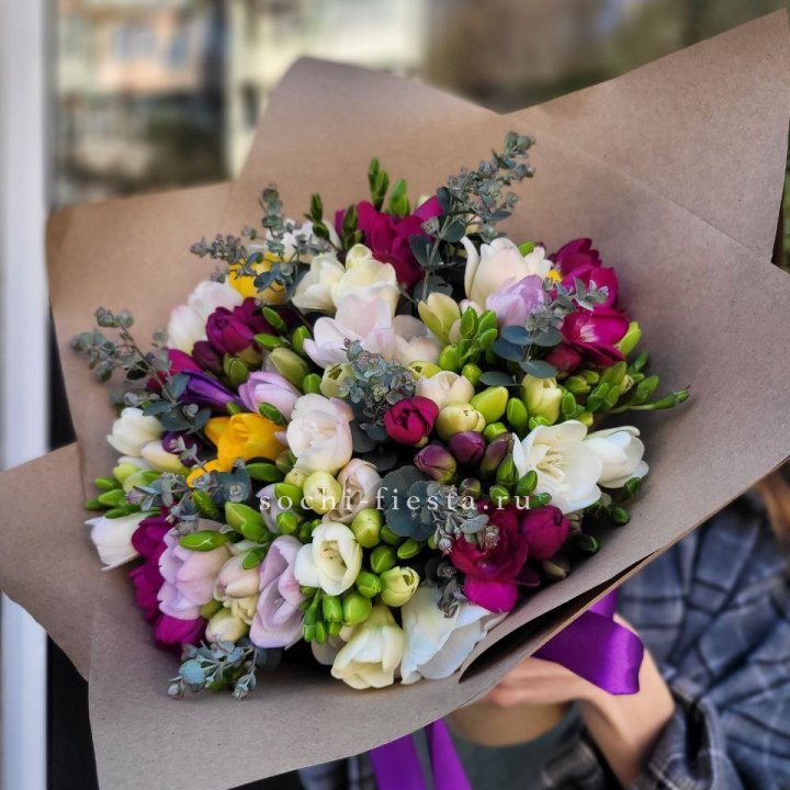 Букет фрезий "Радуга" в Астрахани