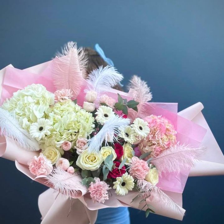 Дизайнерский букет "Валенсия-3" в Астрахани