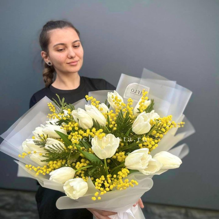 Букет тюльпанов и мимозы в Астрахани
