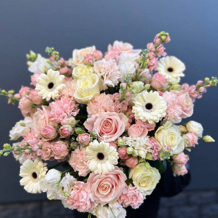 Авторский букет "Нежный" в Астрахани