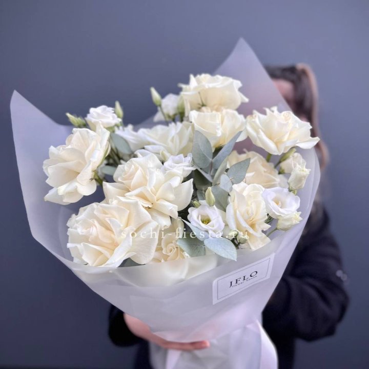 Букет французских роз и эустомы  в Астрахани