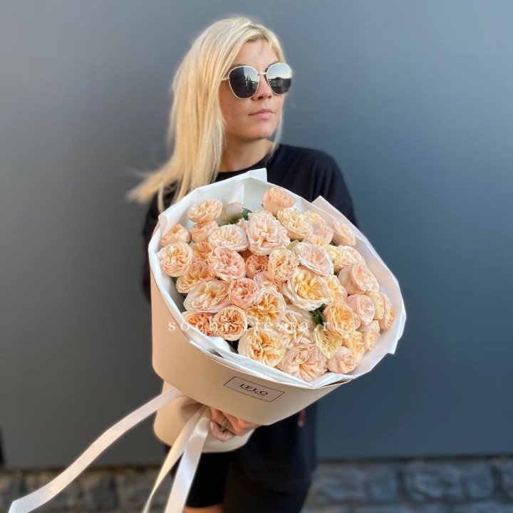 15 пионовидных роз №2 в Астрахани