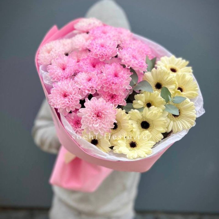 Дуо хризантем и гербер в Астрахани