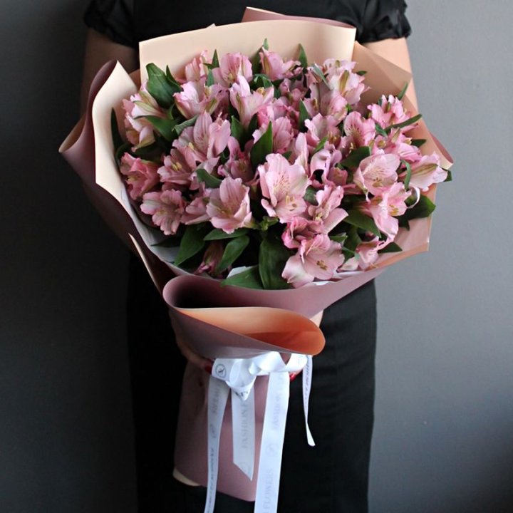 Букет розовых альстромерий в Астрахани