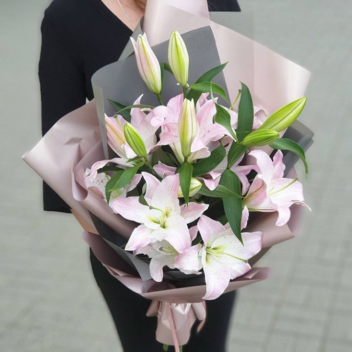 Букет розовых лилий в Астрахани
