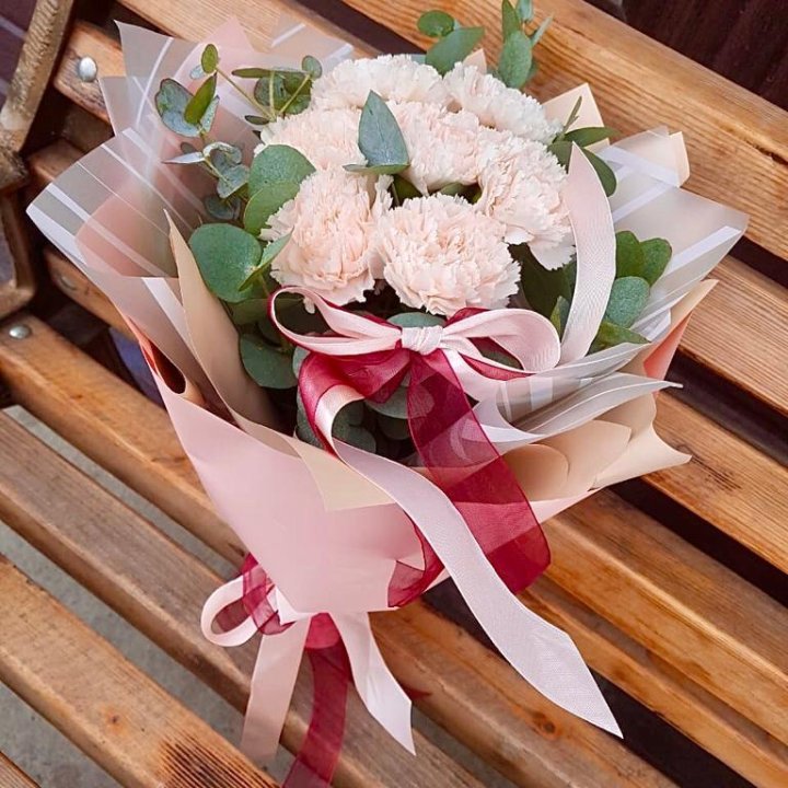 Диантусы с эвкалиптом в Астрахани