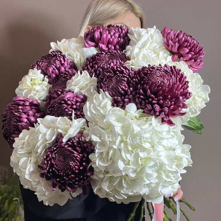 Охапка Бигуди и гортензий в Астрахани