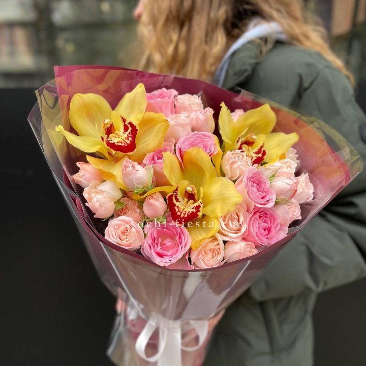  Букет орхидей и роз Есенья в Астрахани