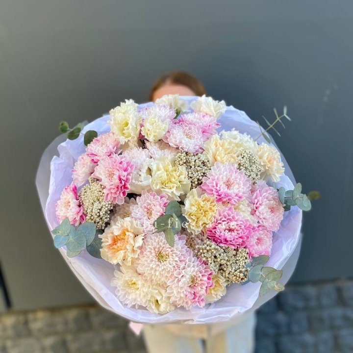 Букет из стойких цветов  в Астрахани