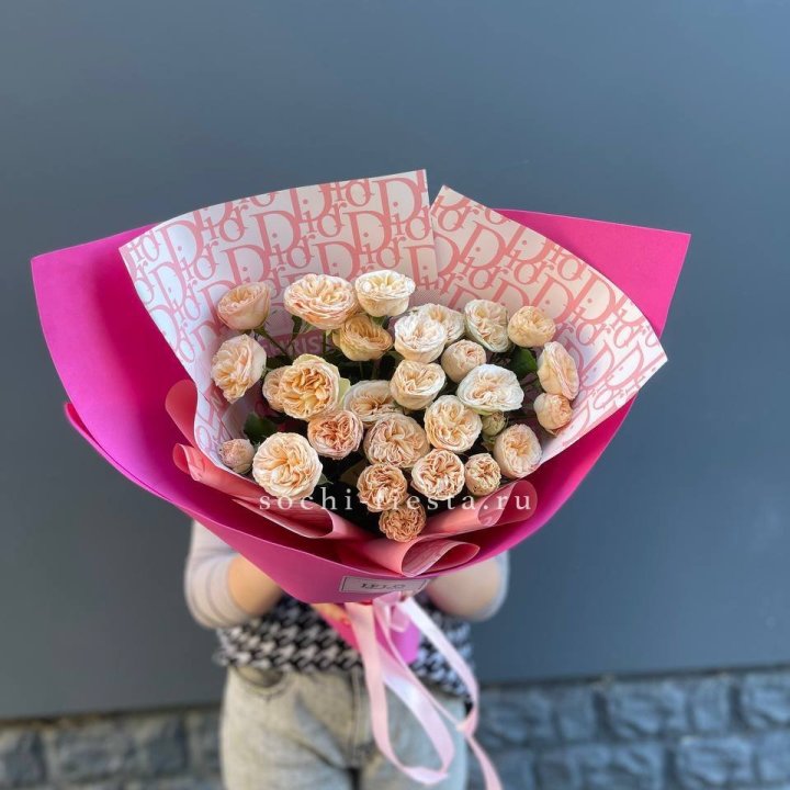 9 пионовидных роз в Астрахани