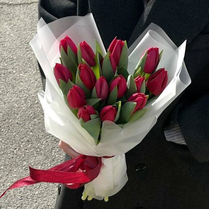 15 красных тюльпанов в Астрахани