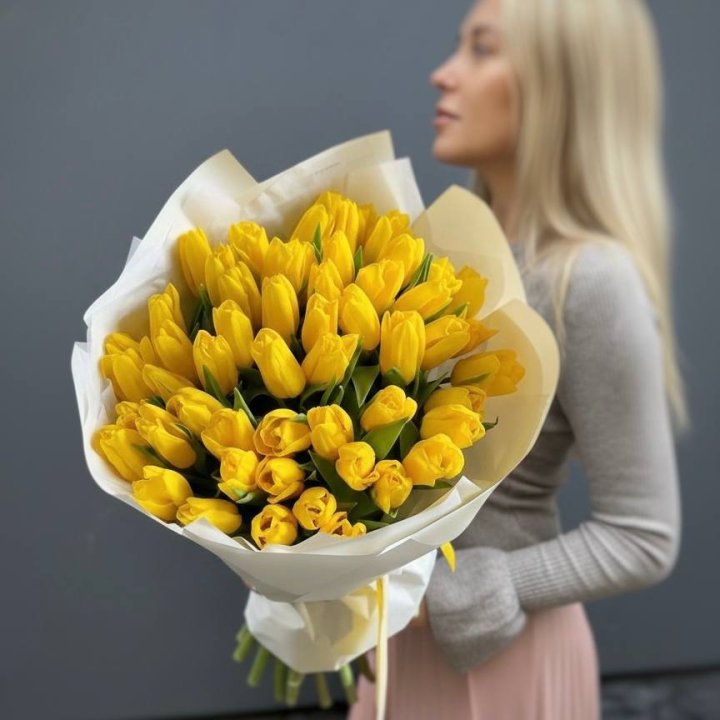 51 желтый тюльпан в Астрахани
