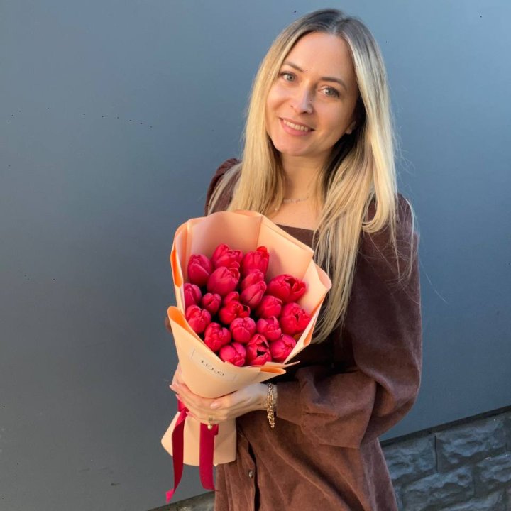  19 красных тюльпанов в Астрахани