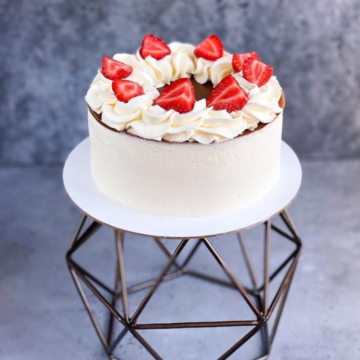 Торт "Клубника со сливками" в Астрахани