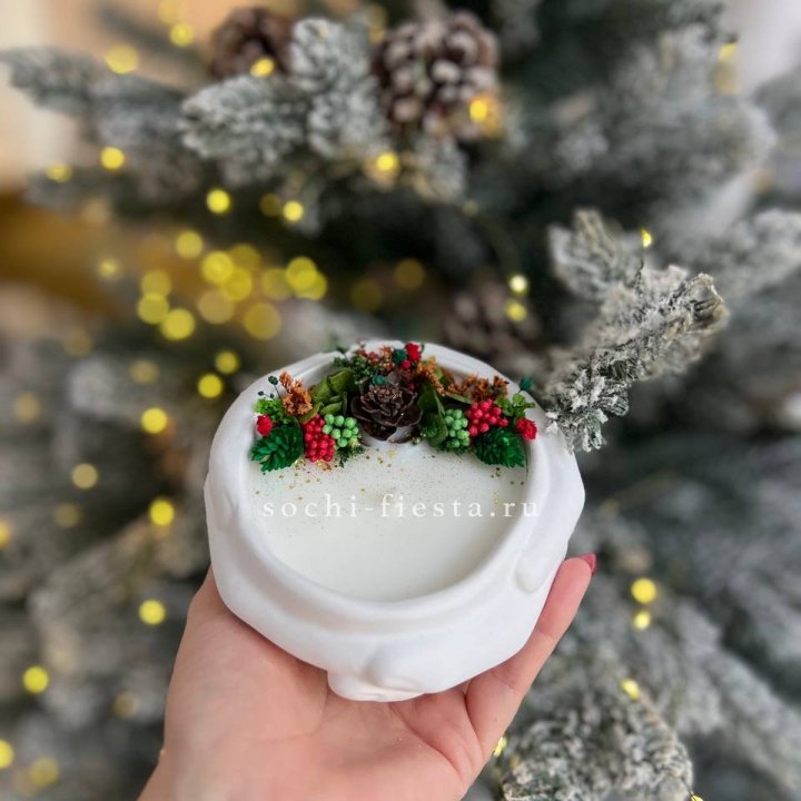 Свеча ароматическая в гипсе Руки с шишкой в Астрахани