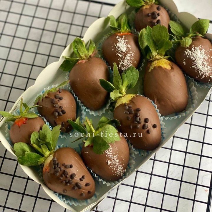 Клубника в шоколаде 10 ягод в Астрахани