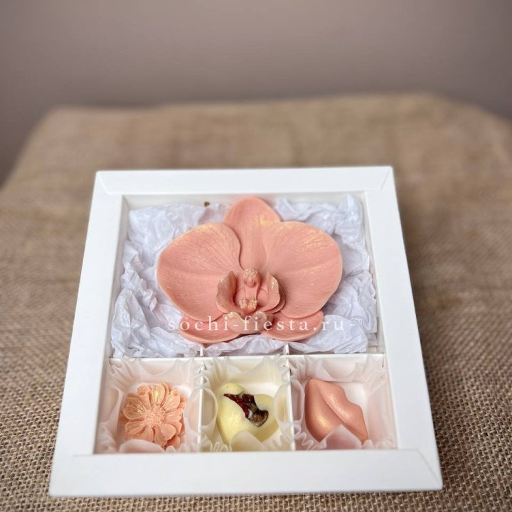 Конфеты из шоколада с Орхидеей в Астрахани