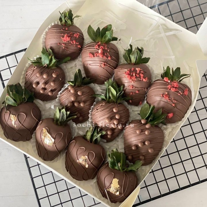 Клубника в шоколаде 12 ягод в Астрахани
