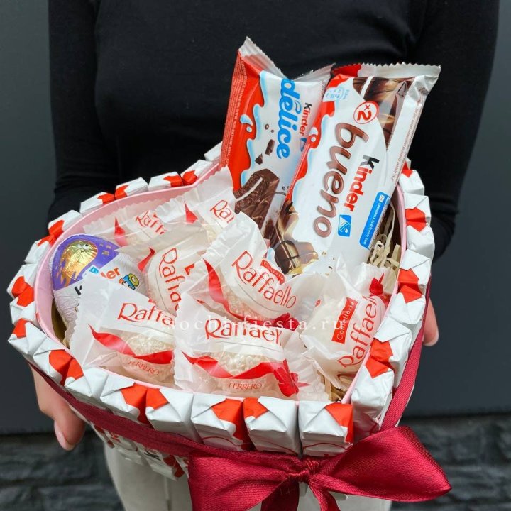 Подарочный набор сердце с Киндерами и Рафаэлло в Астрахани