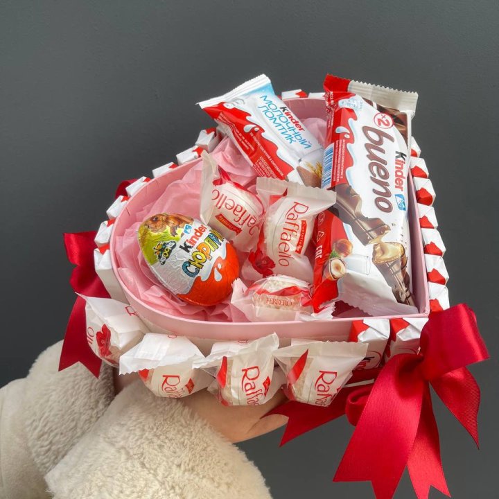 Бокс киндерами и раффаэлло в Астрахани