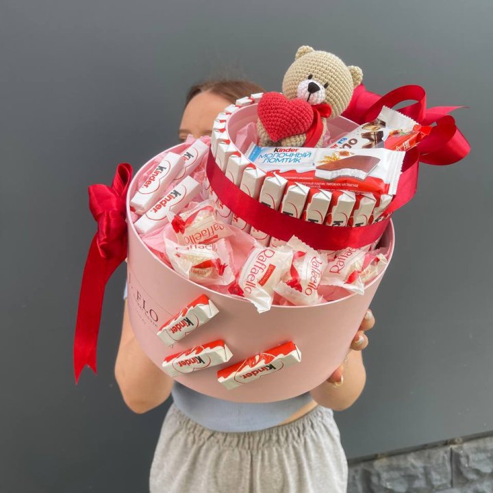 Бокс киндерами и раффаэлло 2 в Астрахани