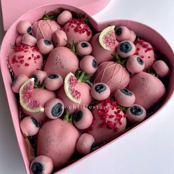 Клубника в шоколаде Сердце в Астрахани