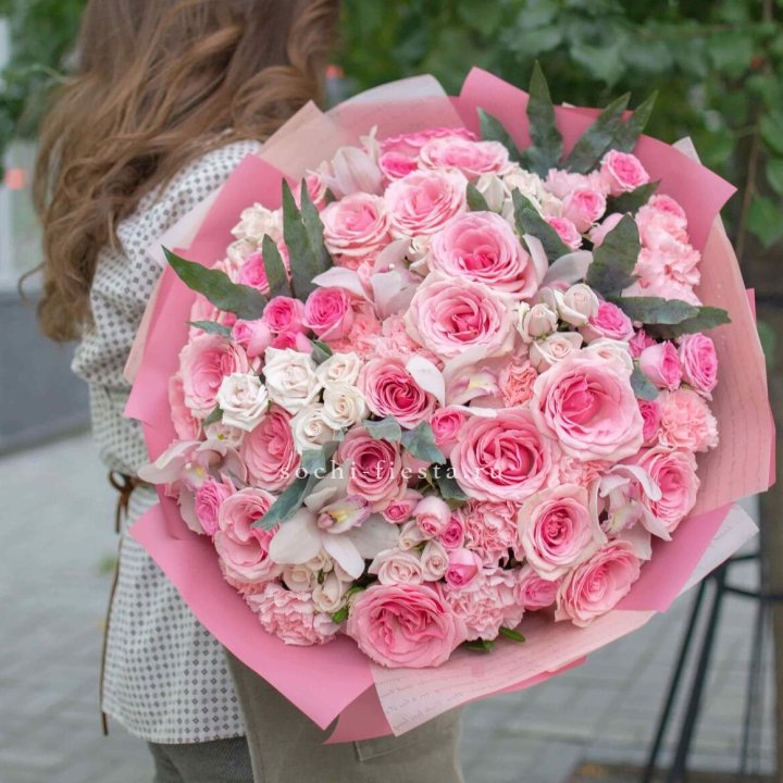 Дизайнерский букет "Барби" в Астрахани