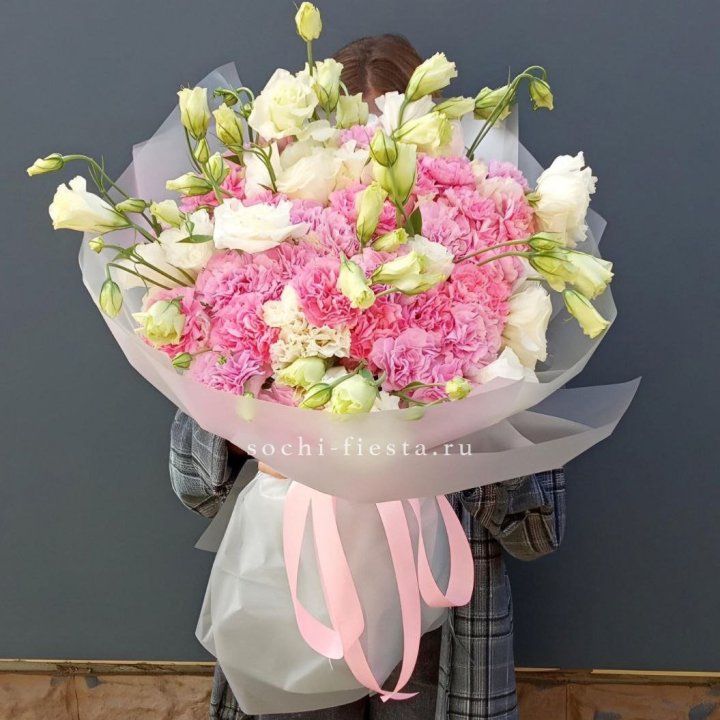 Букет из эустом и диантусов  в Астрахани