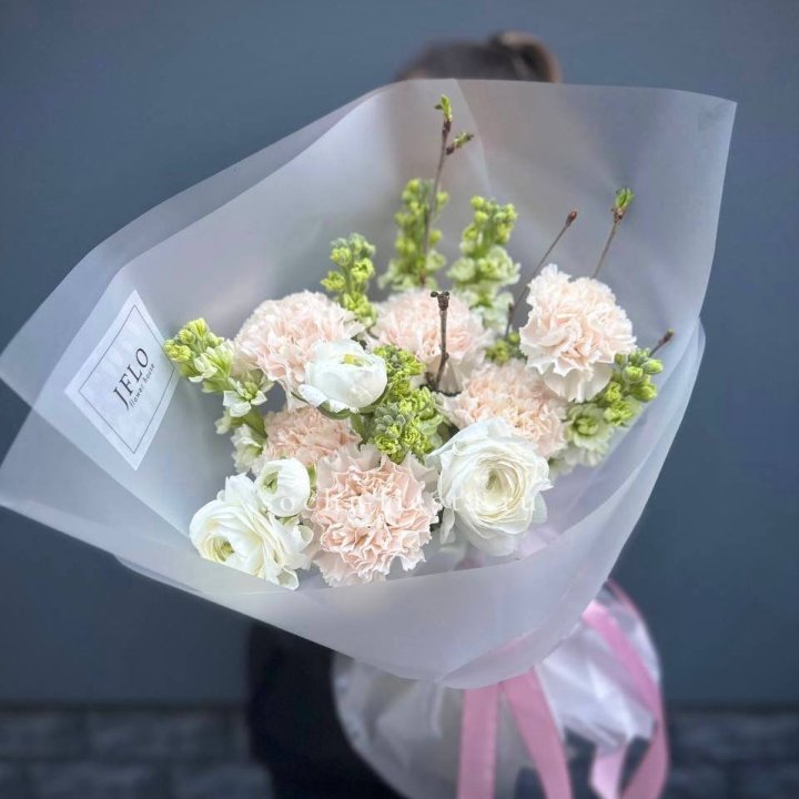 Букет маттиолы и ранункулюсов  в Астрахани