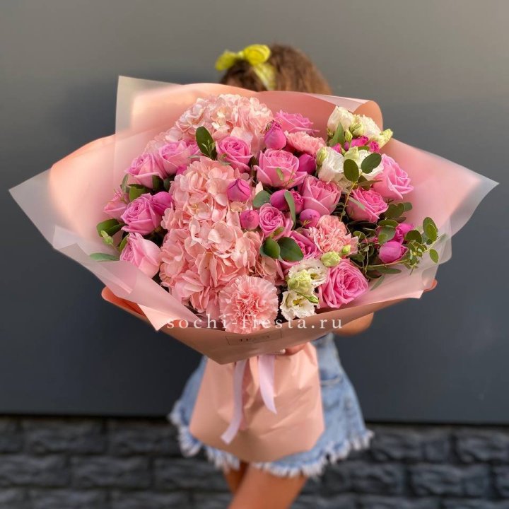 Авторский букет "Восторг" в Астрахани