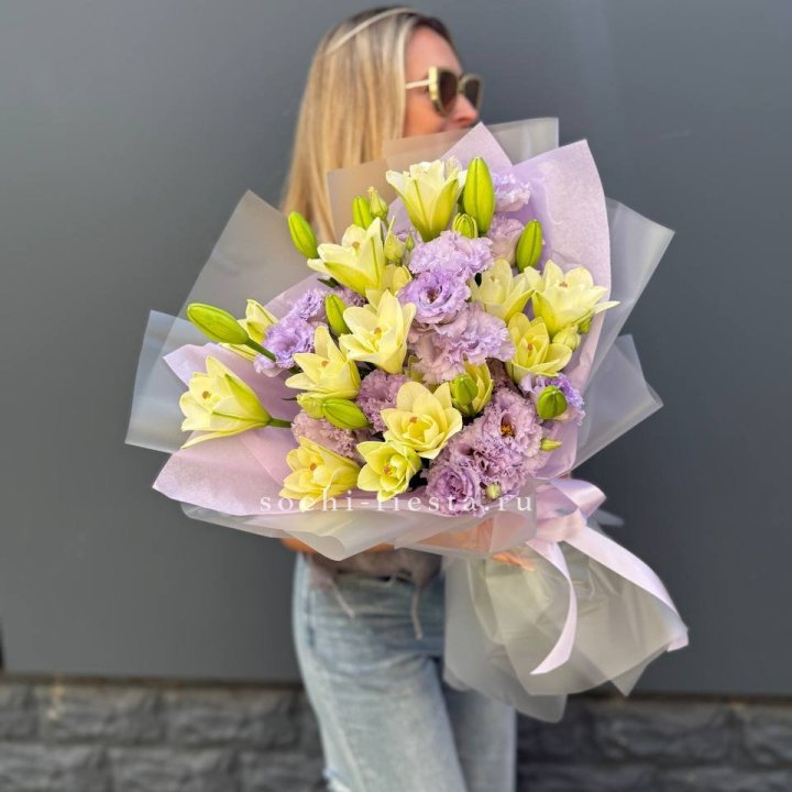  Букет лилий и эустом в Астрахани