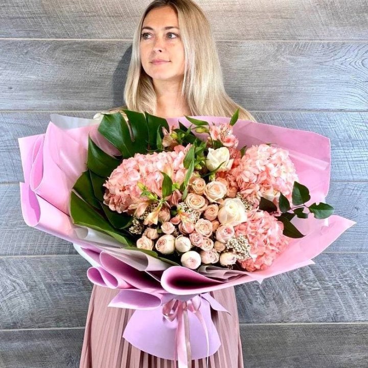 Дизайнерский букет "Валенсия-2" в Астрахани