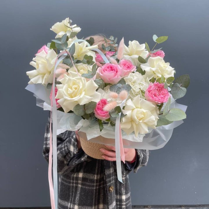 Кашпо с розами в Астрахани