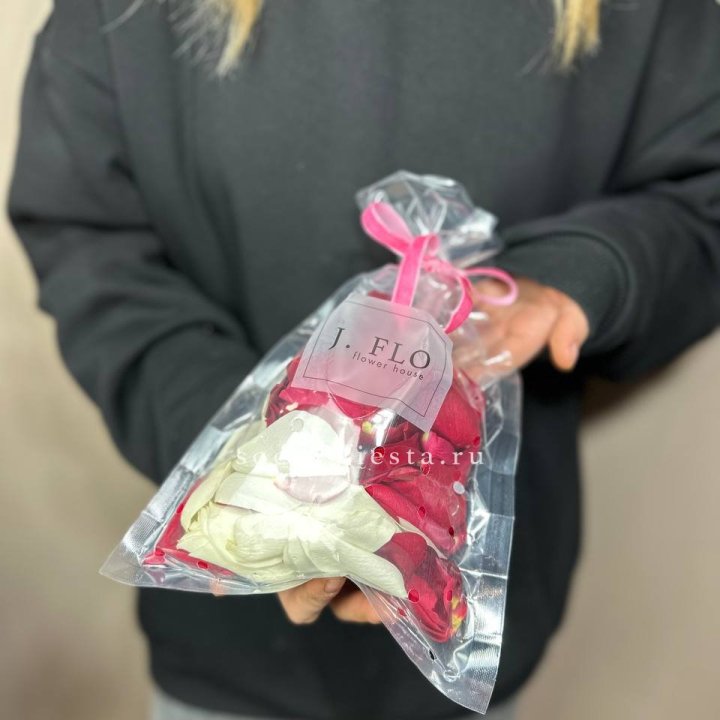 Лепестки роз в Астрахани