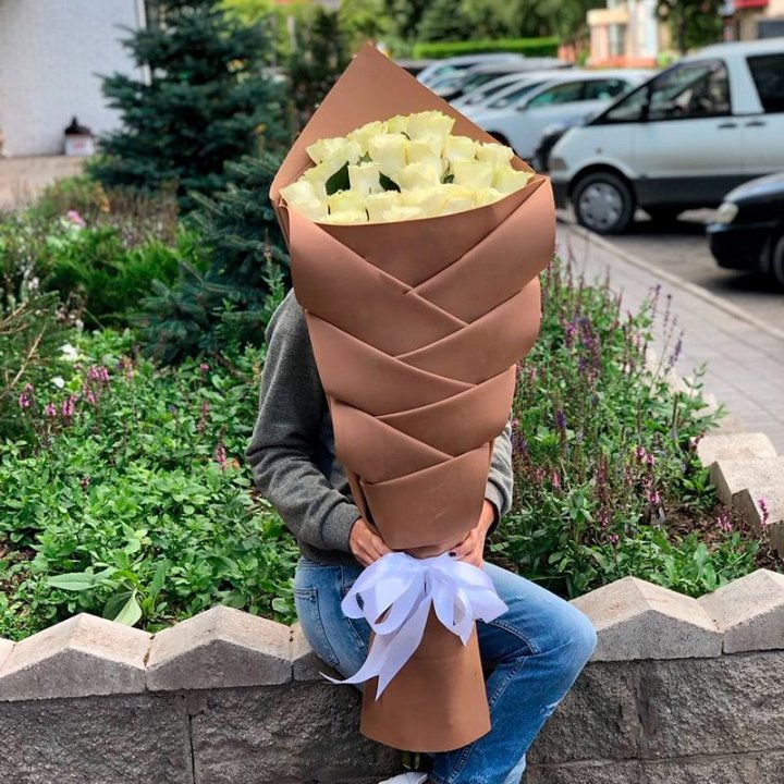 Голландские розы белые "Рыбка" в Астрахани