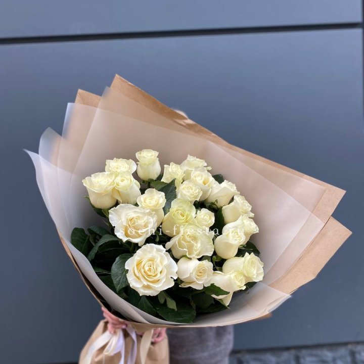  Букет  высоких белых роз   в Астрахани