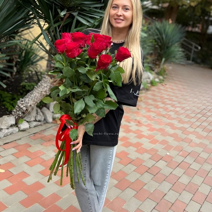 15 высоких красных роз в Астрахани
