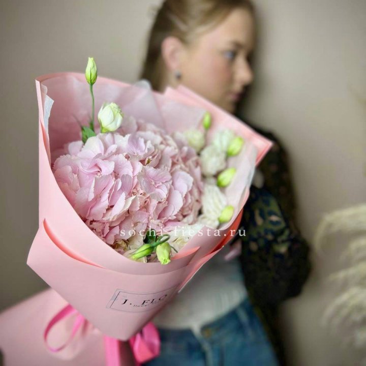 Букет с гортензией №2 в Астрахани