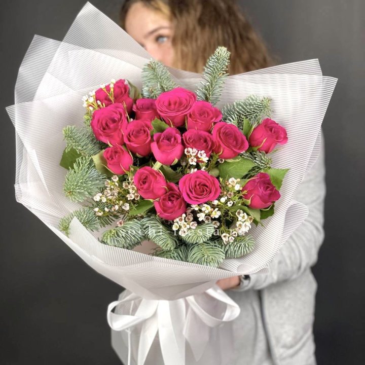 Новогодний букет Елки и Розы в Астрахани