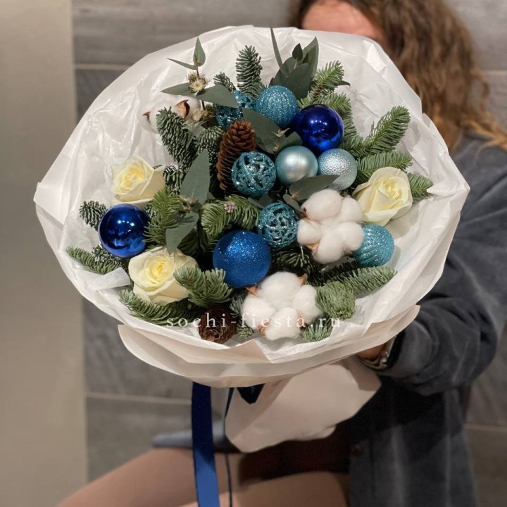 Новогодний букет "Синий иней" в Астрахани