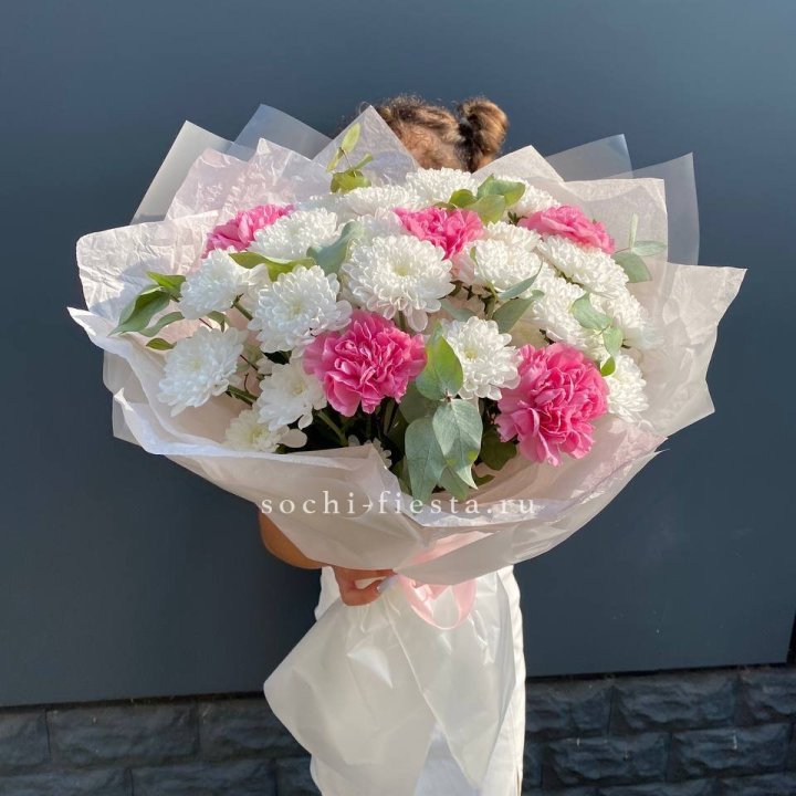  Букет  хризантем и диантусов "Воздушный" в Астрахани