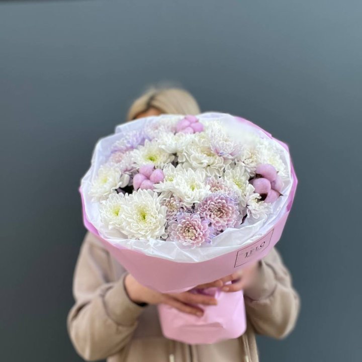 7 нежных хризантем в Астрахани